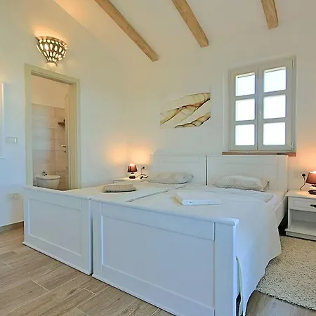 Holiday home Picturesque With Swimming Pool In Kastelir-labinci Kastelir