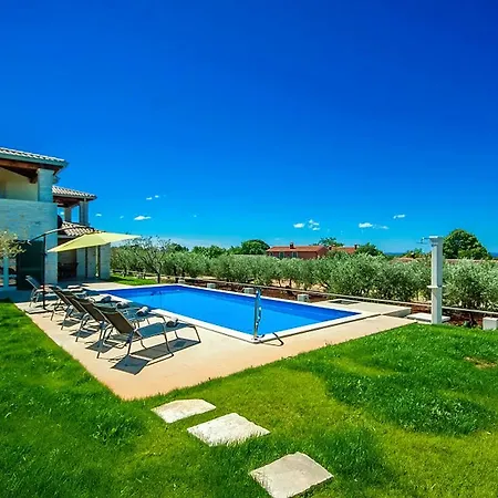 Holiday home Picturesque With Swimming Pool In Kastelir-labinci Kastelir
